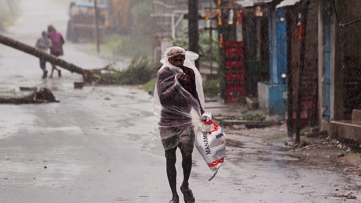 Le cyclone Amphan déferle sur l'Inde et le Bangladesh
