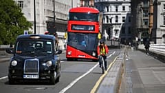 London: Pendler ohne Maske und Mindestabstand