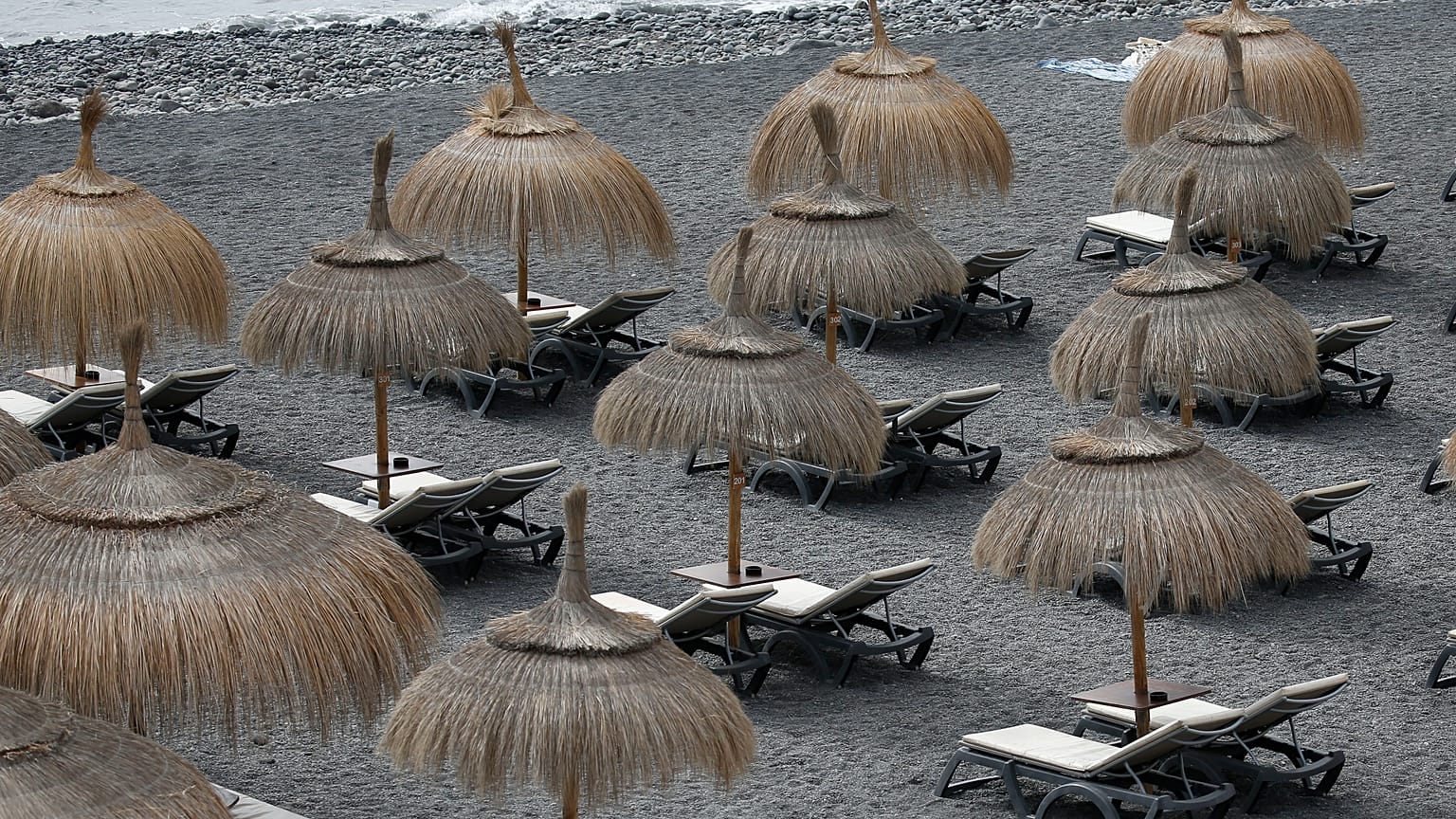 Playa desierta en La Caleta, Tenerife, Islas Canarias// ARCHIVO
