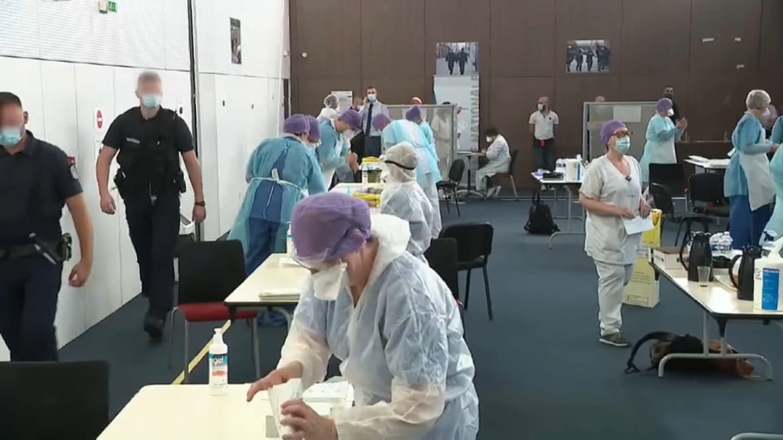 Policías de Lille se someten a una prueba para detectar si están infectados