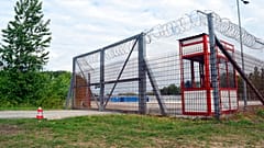 A röszkei volt tranzitzóna bejárata 