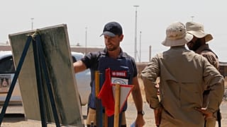 موظفون أجانب في مدينة بيجي، التي تعتبر منطقة غنية بالنفط 