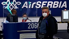 Szene am Flughafen in Belgrad.