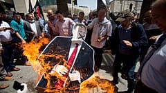 Filistinliler İsrail'in ilhak planını destekleyen ABD'yi protesto ediyor
