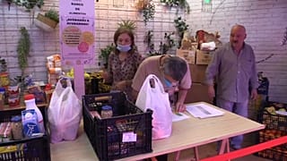 Banco de alimentos en el barrio de Las Letras, en Madrid