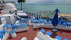 مقهى "سيدي الشبعان" في منطقة سيدي بوسعيد مُغلقاٌ بسبب الحجر الصحي العام
