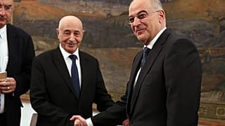 Ο υπουργός Εξωτερικών της Ελλάδας Νίκος Δένδιας με τον πρόεδρο της Βουλής Λιβύης Aguila Saleh Eissa