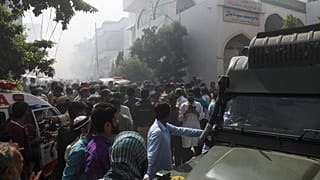 حادث تحطم طائرة ركاب باكستانية بالقرب من مدينة كراتشي