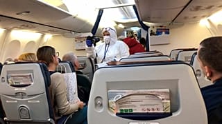 Проверка пассажиров в самолете "Аэрофлота". Аэропорт Шереметьево