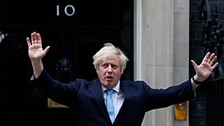 Governo britânico mantém apoio no conselheiro de Boris Johnson