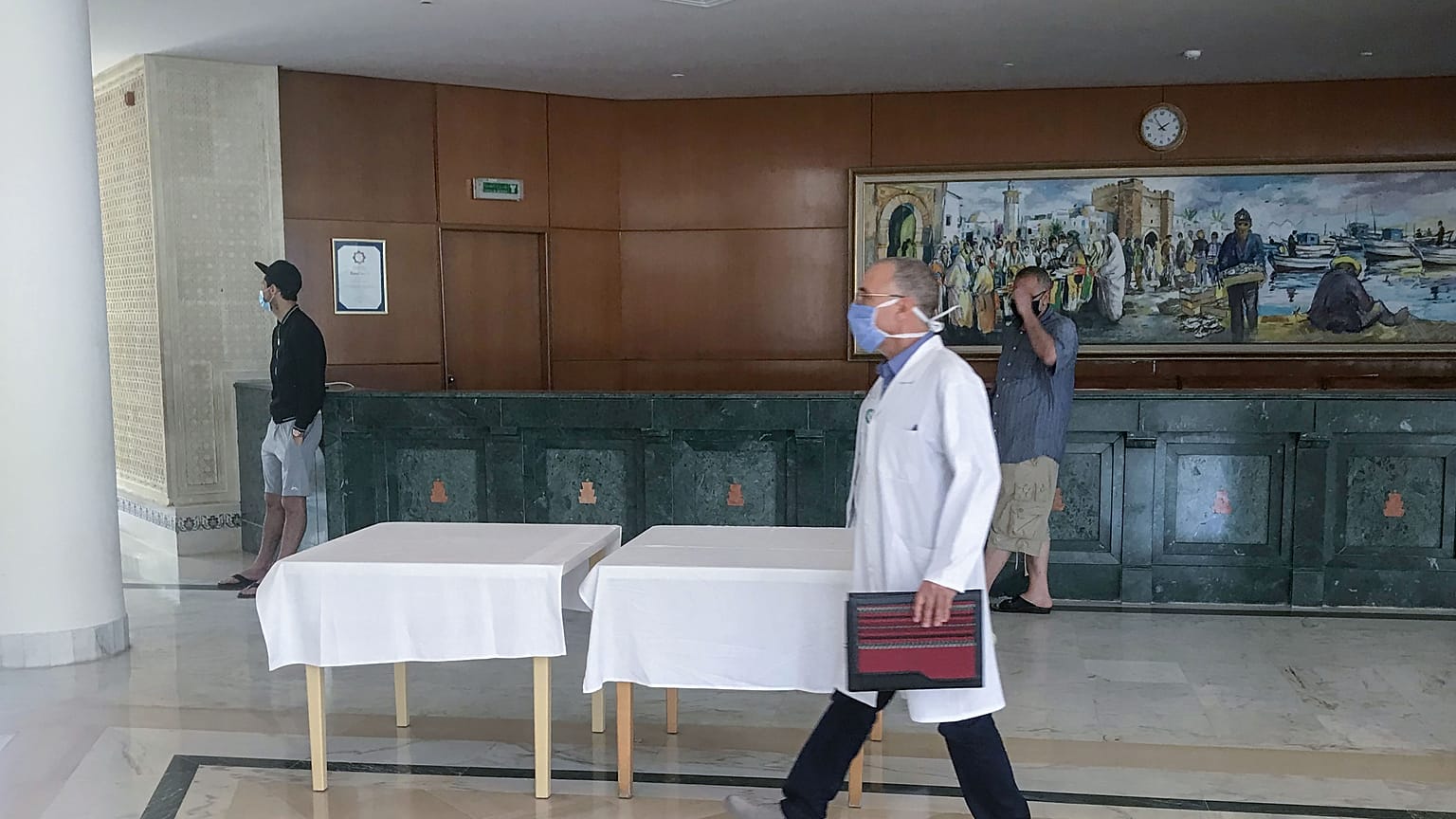 المدير الجهوي للصحة في المهدية يتفقد احد الفنادق في المدينة - 2020/05/22