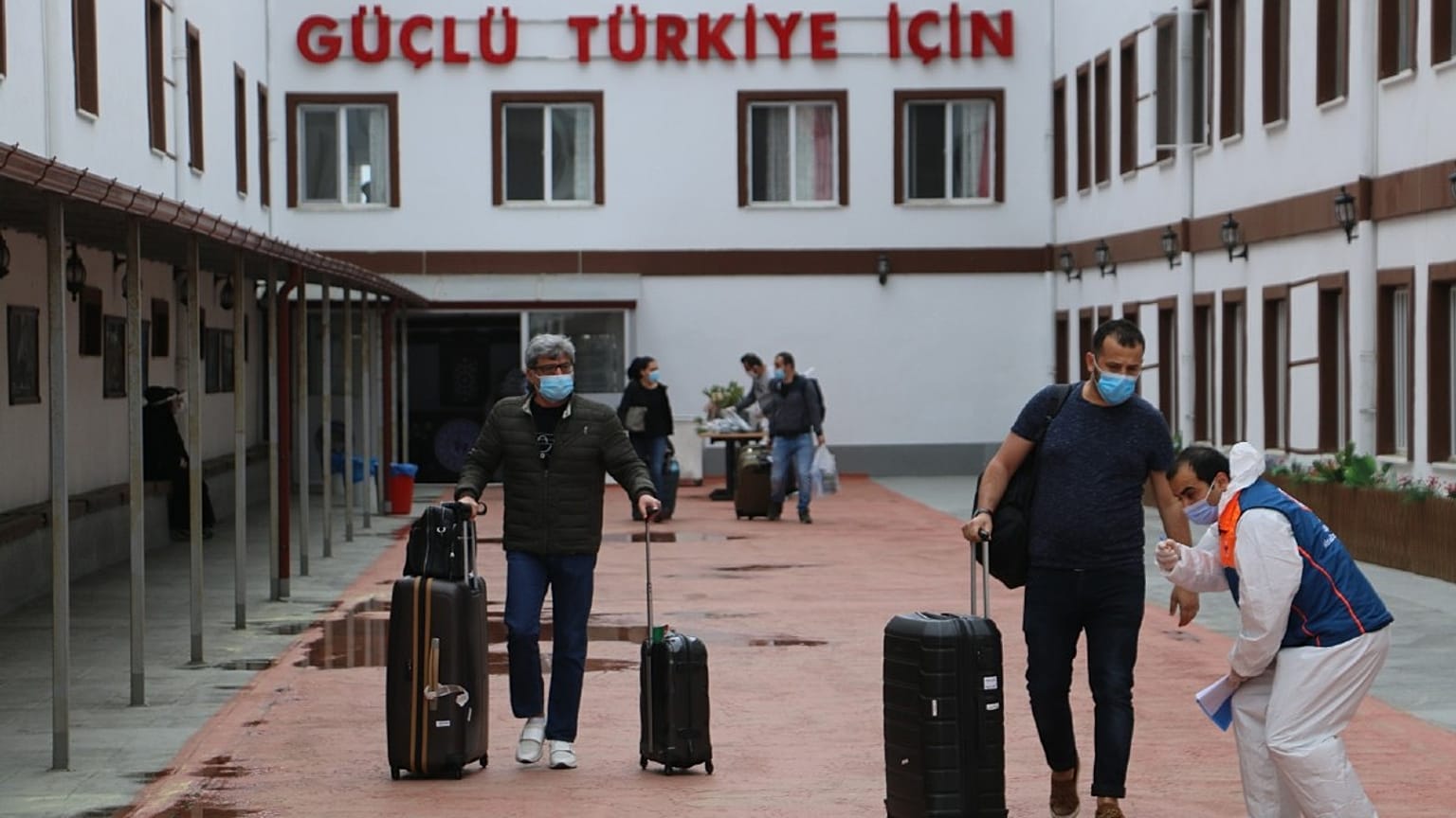 Karantina süresi dolan vatandaşların yurtlardan çıkış işlemleri tamamlandı