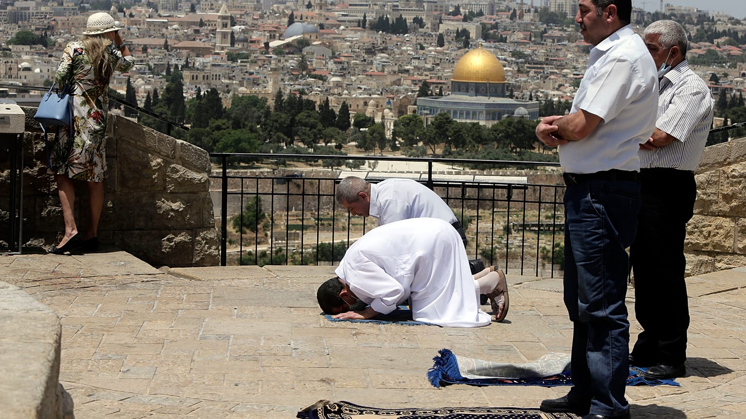 مصلون فلسطينيون في القدس الشرقية 