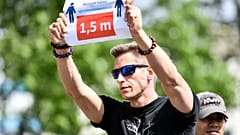 Karanténellenes tüntető Kölnben 2020. május 23-án
