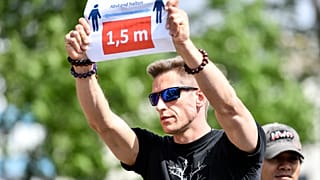 Karanténellenes tüntető Kölnben 2020. május 23-án