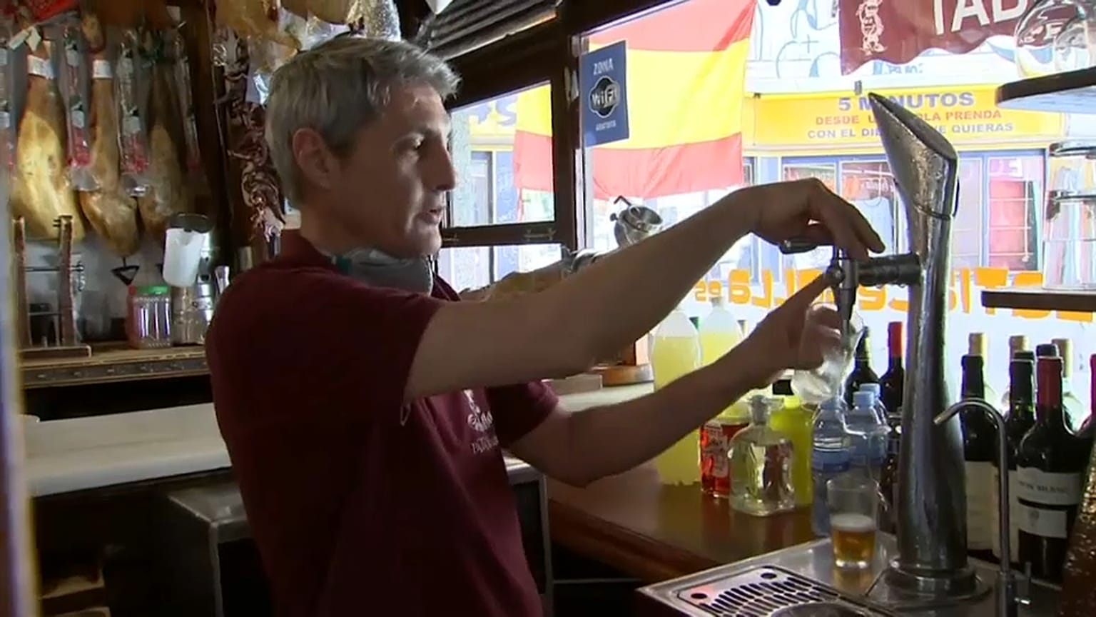 Un bar en Madrid abre al público con medidas de seguridad e higiene