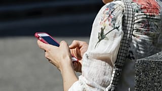 Sokağa çıkma yasağı uygulanan Türkiye'de Ramazan Bayramı'nın ilk saatlerinde cep telefonu operatörleri çöktü