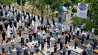 إيرانيون يؤدون صلاة عيد الفطر - 2020/05/24