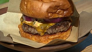 Colas por una hamburguesa de 30 euros