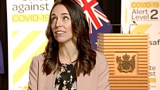Ardern se asegura de que todo va bien, imperturbable