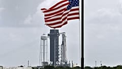 Kilövésre kész a Falcon 9 a floridai Kennedy Űrközpontban