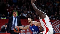 Türk vatandaşlığı alan Anadolu Efes'in Amerikan asıllı oyuncusu Shane Larkin ligin en değerli oyuncularından birisi