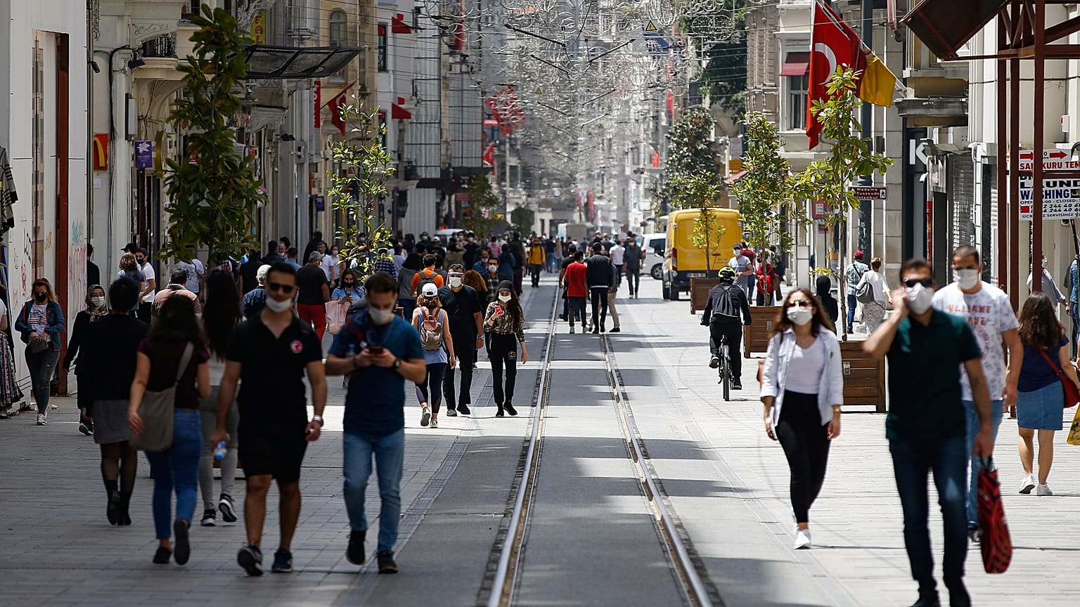 Hükümet yeni bir açıklama yapmazsa sokağa çıkma yasağı 26 Mayıs Salı gece yarısı sona erecek 