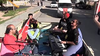 Bayramda sokağa çıkamayan Aksaraylılara özel gezici konser etkinliği