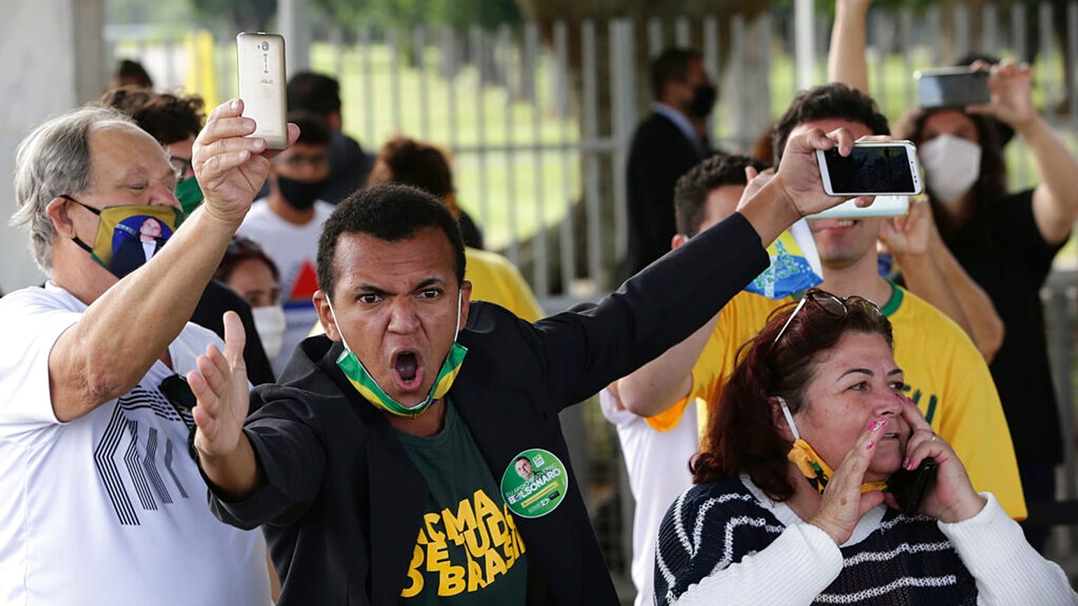 Amor y odio a Bolsonaro en Brasil cuando el pais supera las 22.600 muertes por coronavirus