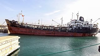 Trablus limanında bir petrol gemisi (Arşiv)
