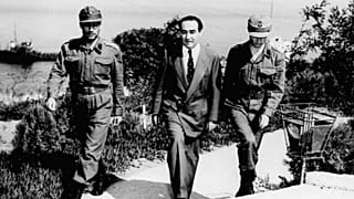 Adnan Menderes askerlerce götürülürken