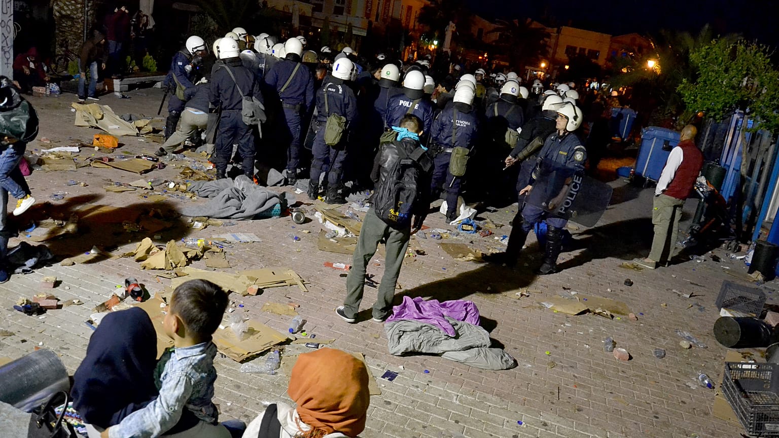 Φωτογραφία από προηγούμενα επεισόδια στην πλατεία Σαπφούς στην Μυτιλήνη  