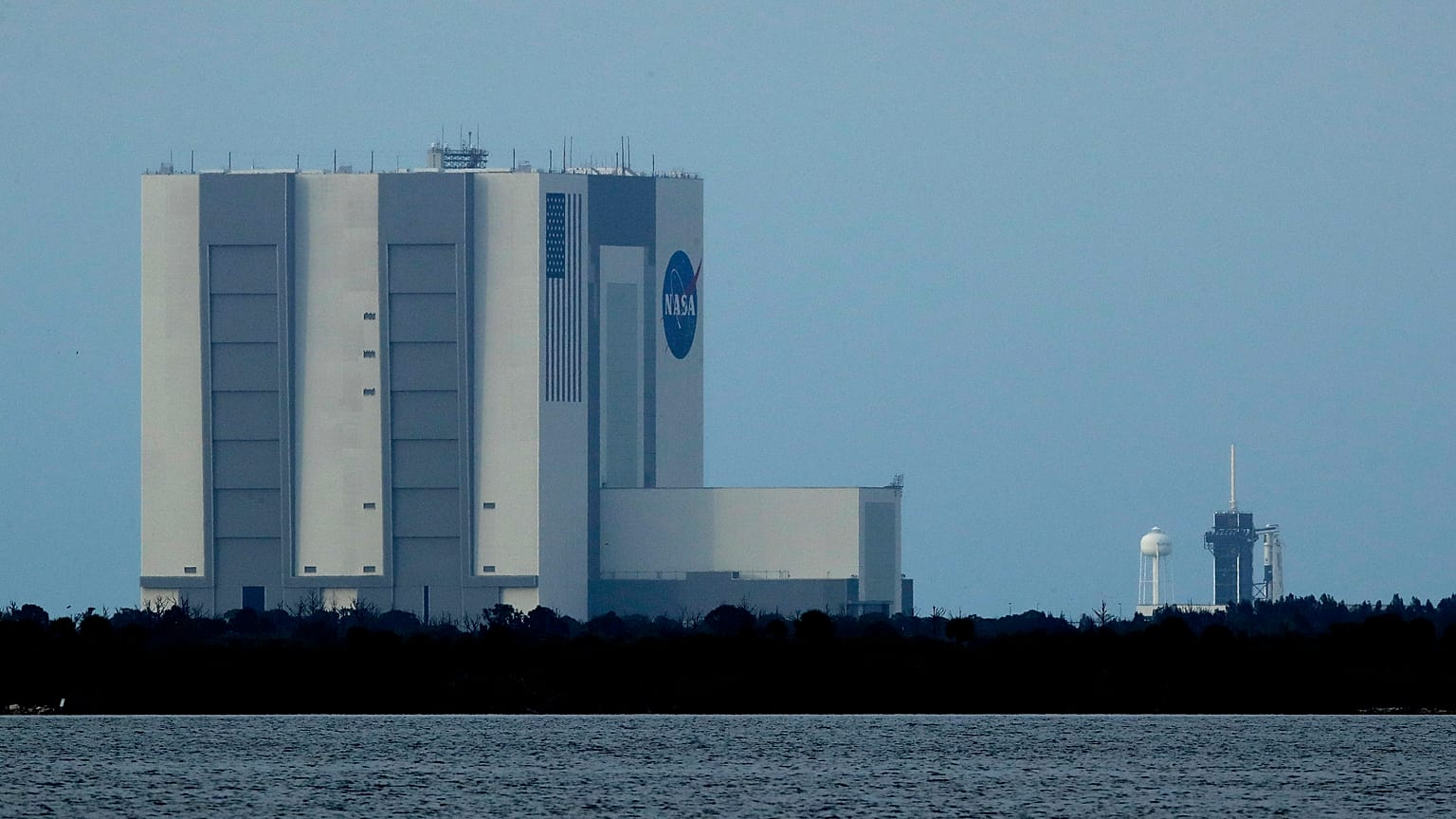 Nasa-SpaceX, in rampa di lancio: nello spazio due astronauti Usa