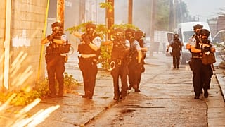 ABD'nin Minneapolis kentinde göstericiler polisle çatıştı