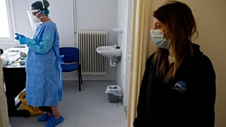 Τεστ για κορονοϊό στη Μήλο