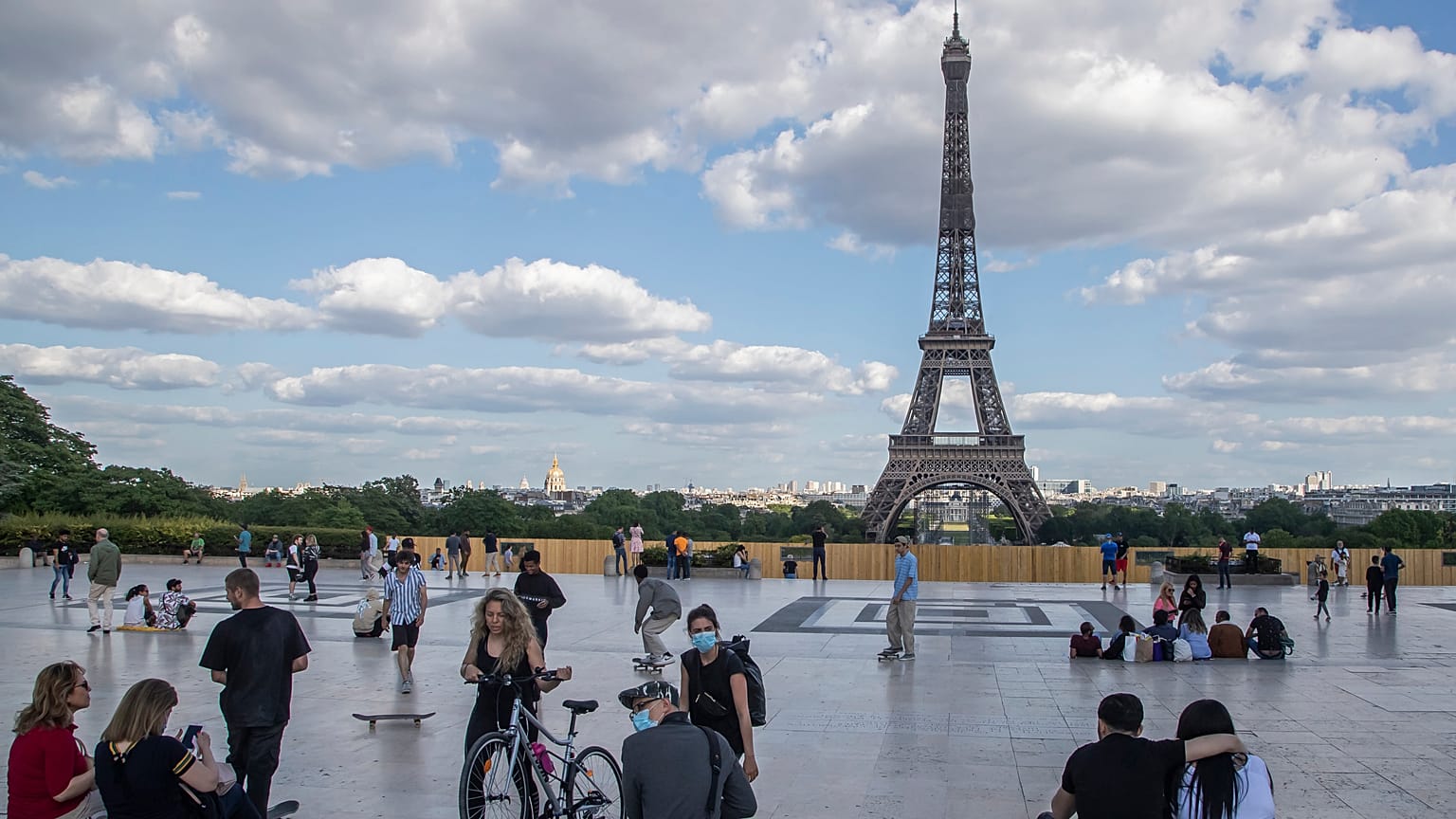 Fransa'nın başkenti Paris'in sembollerinden Eyfel Kulesi