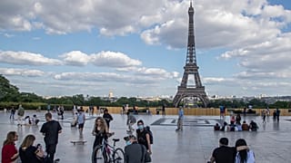 Fransa'nın başkenti Paris'in sembollerinden Eyfel Kulesi