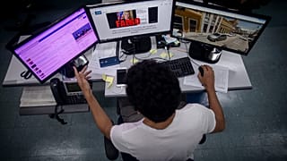 أحد العاملين في فريق تقصي الحقائق في أ ف ب