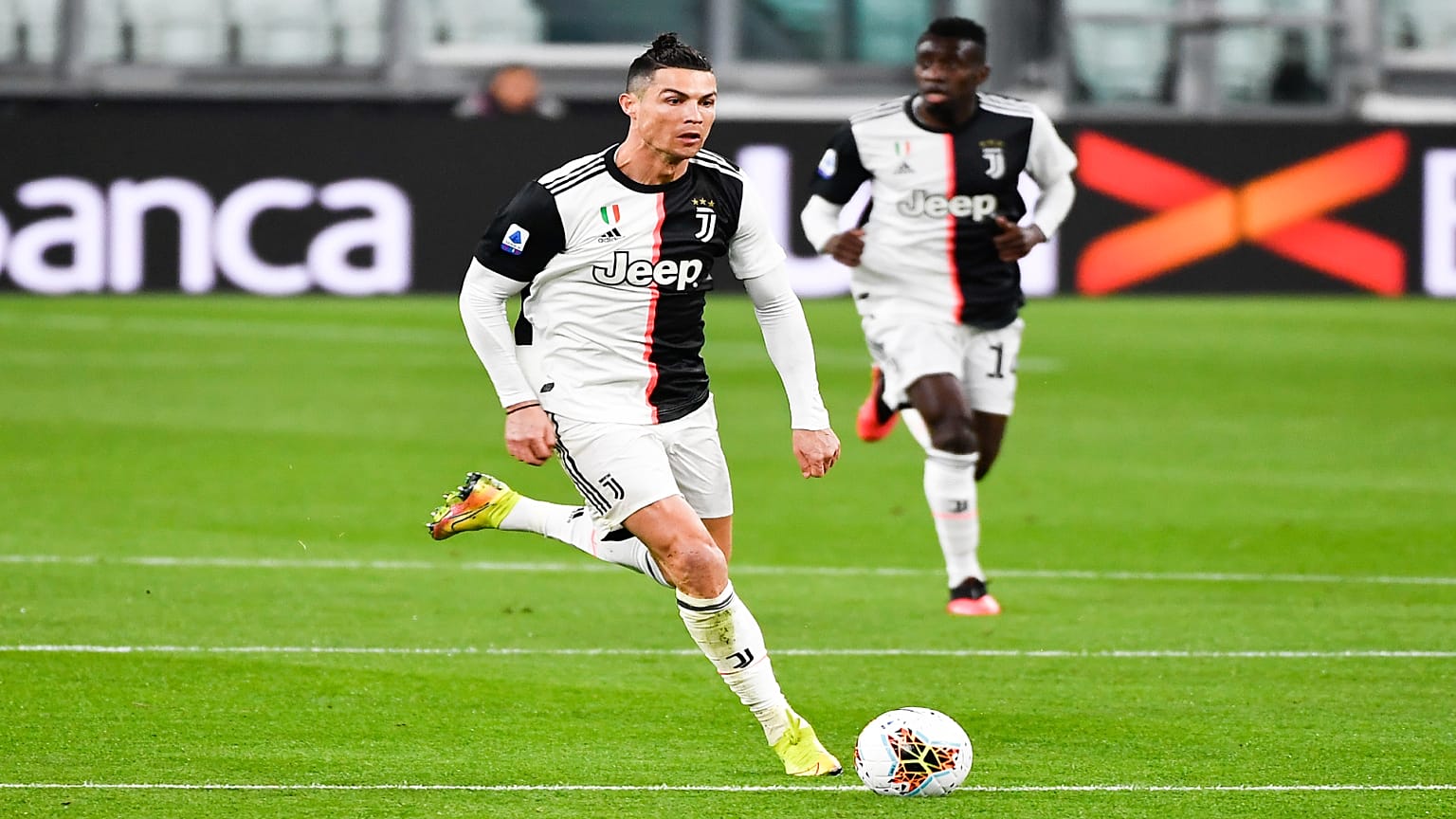 كريستيانو رونالدو لاعب نادي يوفنتوس الإيطالي 