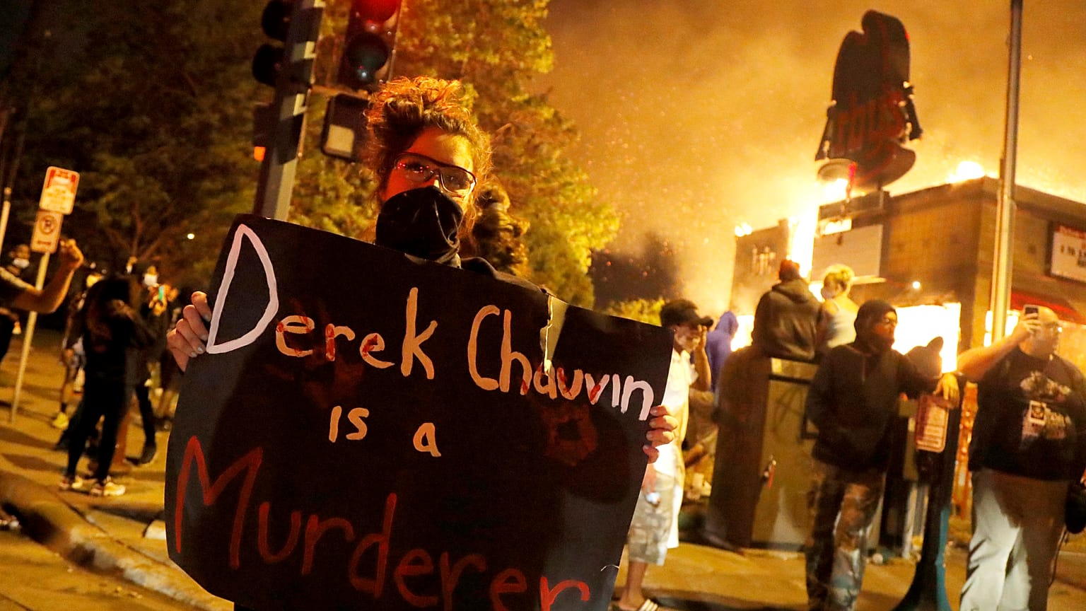 Minnesota'da siyahi Amerikalı George Floyd'un öldürülmesi protesto edildi 