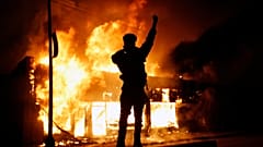 Έξω από τον Λευκό Οίκο διαδηλωτές κατά του ρατσισμού 