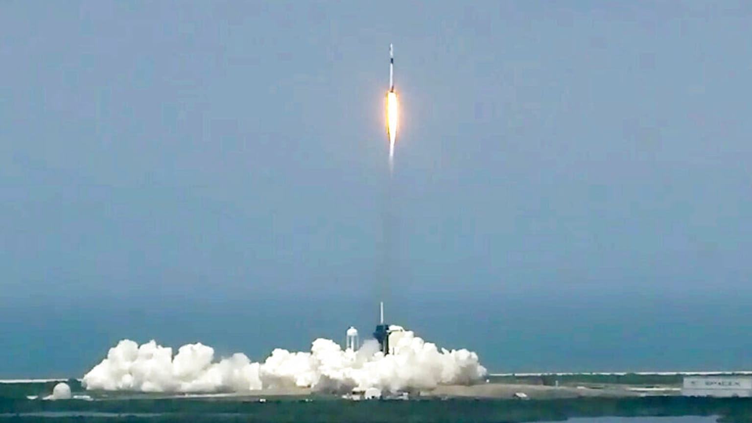 Die Rakete hebt in Richtung ISS ab