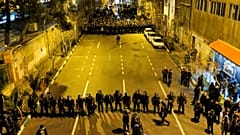 تجمع ماموران امنیتی مقابل دانشگاه امیر کبیر در تهران 