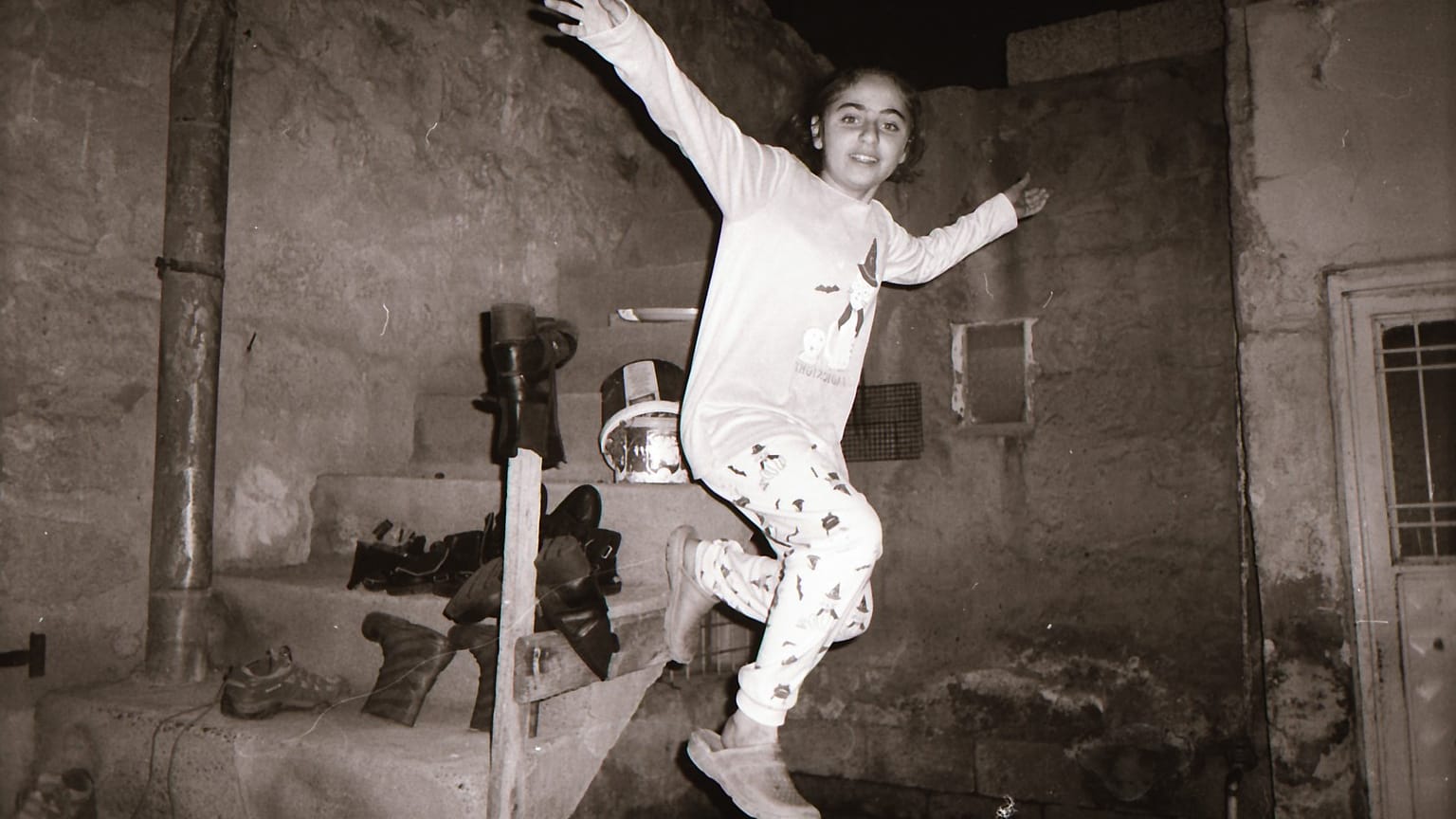 Refai (12 y.o.) from Qamishli, Syria, took a dynamic portrait of her sister