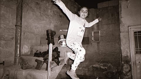 Refai (12 y.o.) from Qamishli, Syria, took a dynamic portrait of her sister