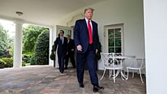Trump Beyaz Saray'da gizli sığınağa götürüldü