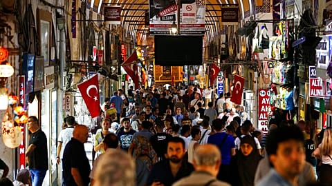 Großer Basar in Istanbul öffnet wieder