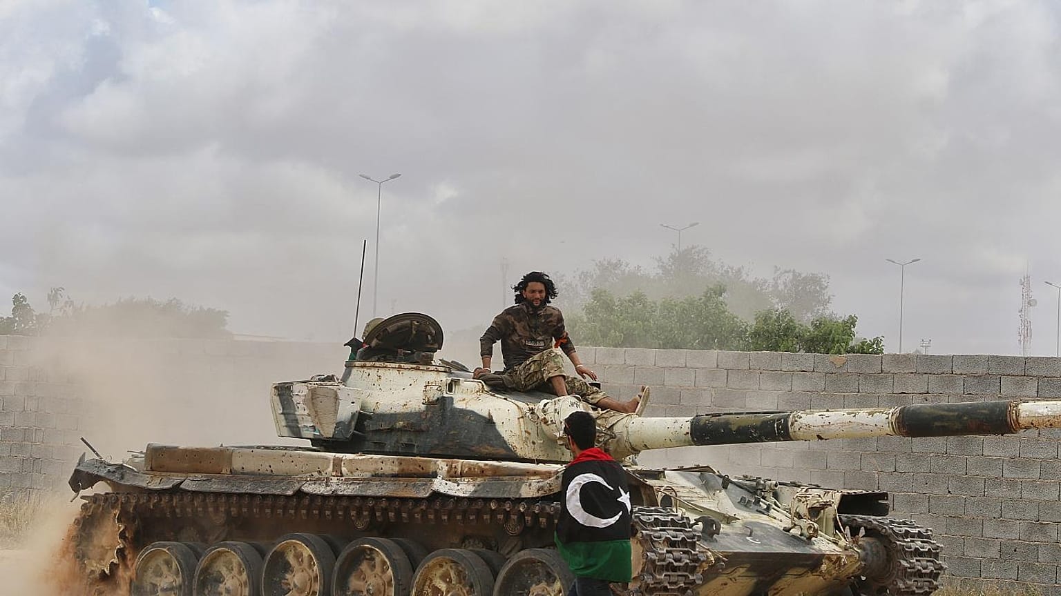 Libya hükümeti ile Hafter ateşkes görüşmelerine yeniden başlamayı kabul etti
