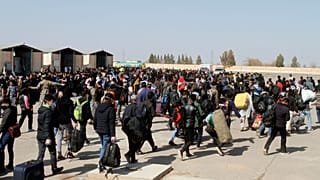 آلاف من النازحين الأفغان عند معبر إسلام قلعة الحدودي مع إيران، أفغانستان.