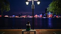 سيدة في أحد متنزهات ووهان